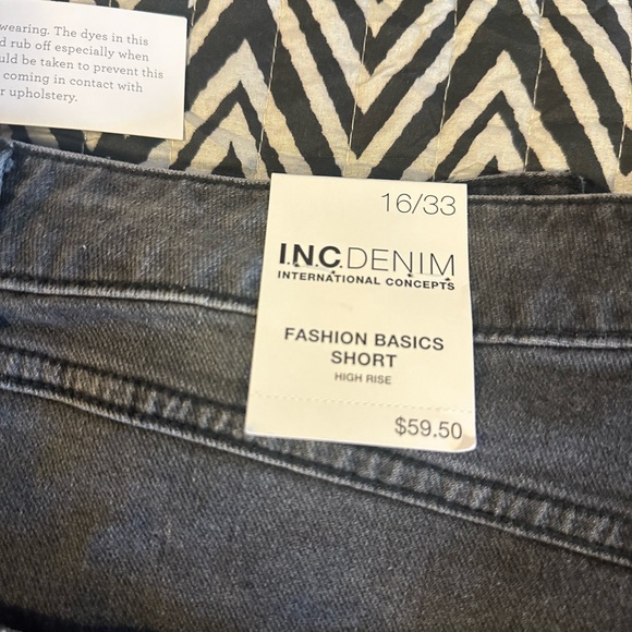 Denim shorts new with tags - Picture 3 of 3